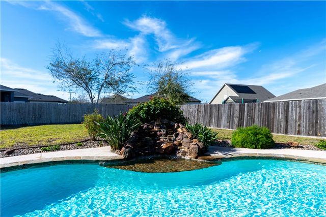 6801 Jets Ct, Corpus Christi, TX 78414