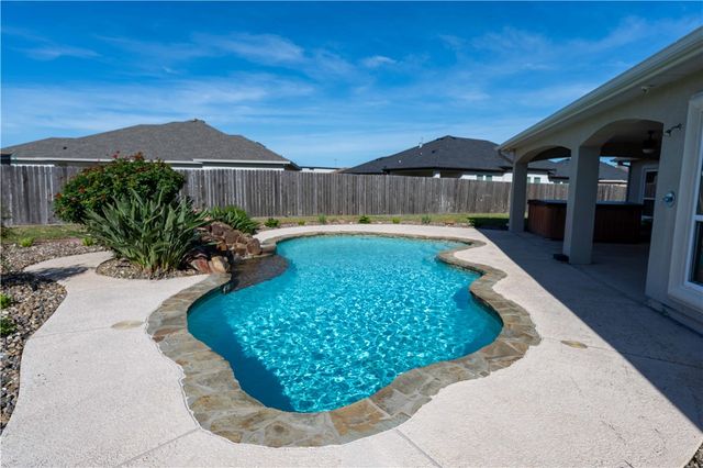 6801 Jets Ct, Corpus Christi, TX 78414