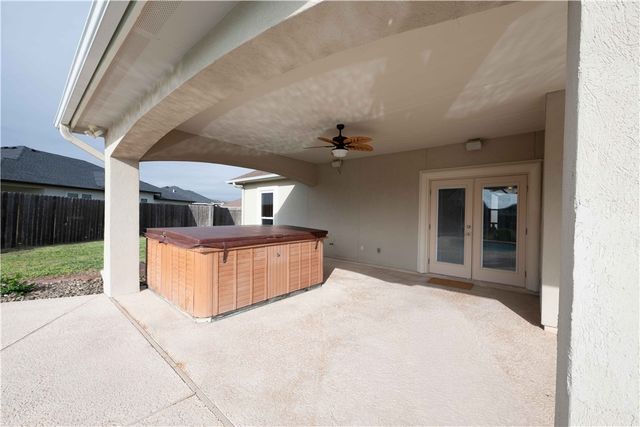 6801 Jets Ct, Corpus Christi, TX 78414