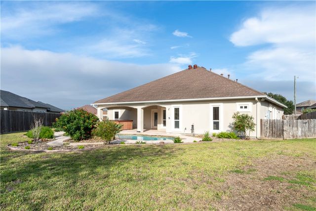 6801 Jets Ct, Corpus Christi, TX 78414