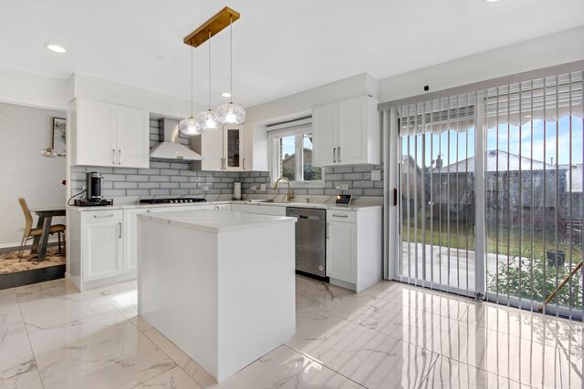 19018 Nightingale Lane, Country Club Hills, IL 60478