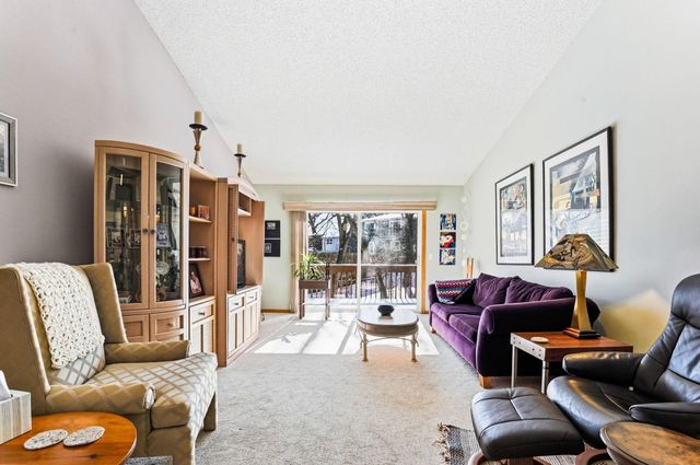 6742 Gretchen Lane N, Oakdale, MN 55128