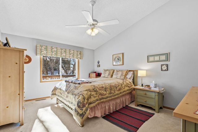 6742 Gretchen Lane N, Oakdale, MN 55128