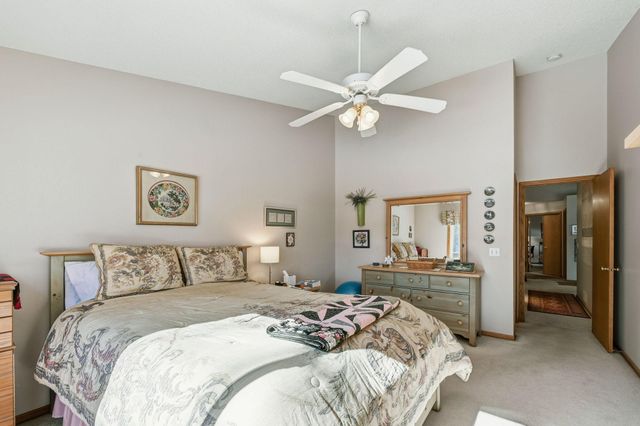 6742 Gretchen Lane N, Oakdale, MN 55128