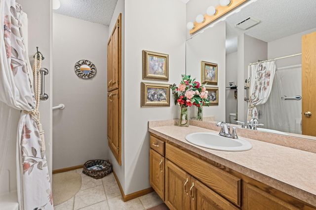 6742 Gretchen Lane N, Oakdale, MN 55128