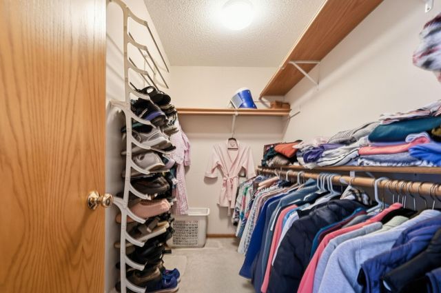 6742 Gretchen Lane N, Oakdale, MN 55128