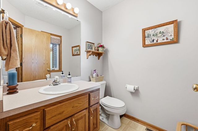 6742 Gretchen Lane N, Oakdale, MN 55128