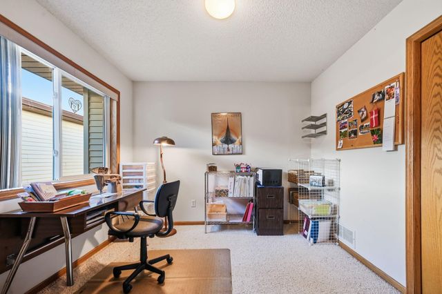 6742 Gretchen Lane N, Oakdale, MN 55128