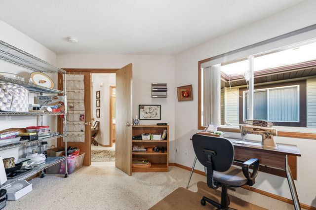 6742 Gretchen Lane N, Oakdale, MN 55128