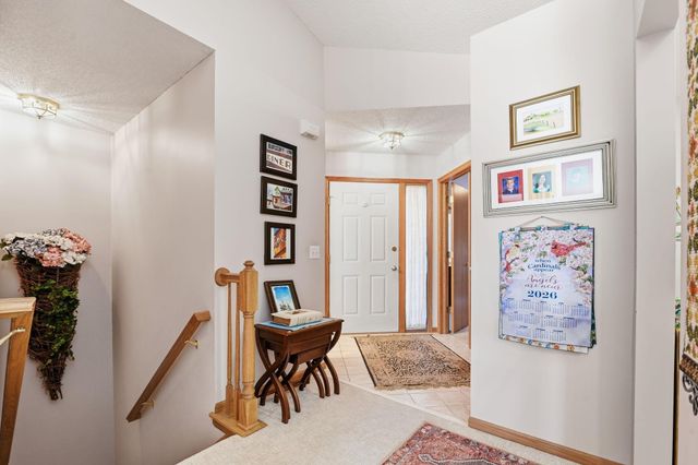 6742 Gretchen Lane N, Oakdale, MN 55128