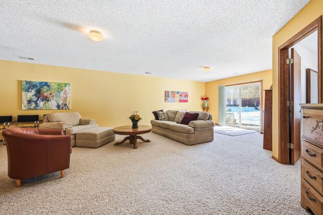 6742 Gretchen Lane N, Oakdale, MN 55128