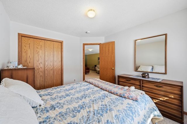 6742 Gretchen Lane N, Oakdale, MN 55128