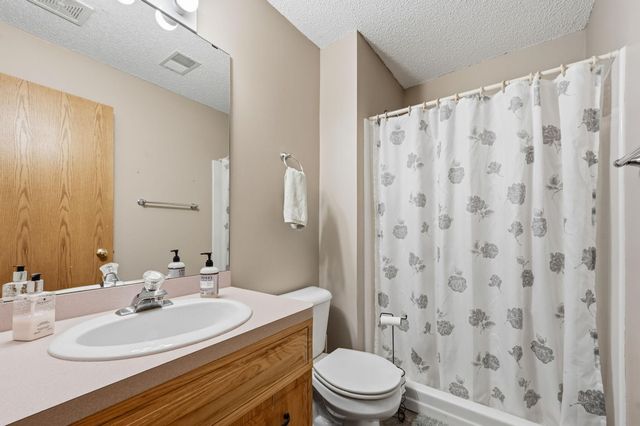 6742 Gretchen Lane N, Oakdale, MN 55128