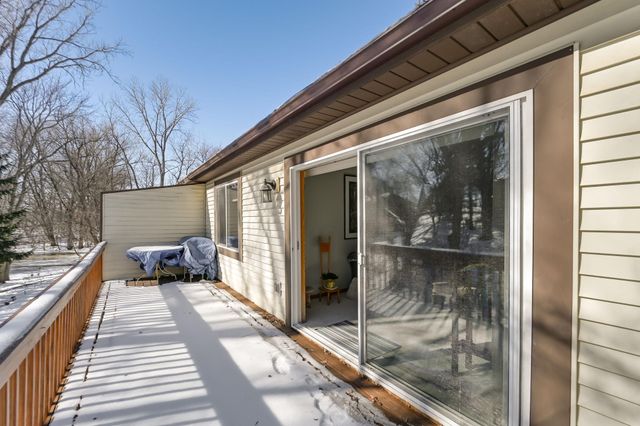 6742 Gretchen Lane N, Oakdale, MN 55128