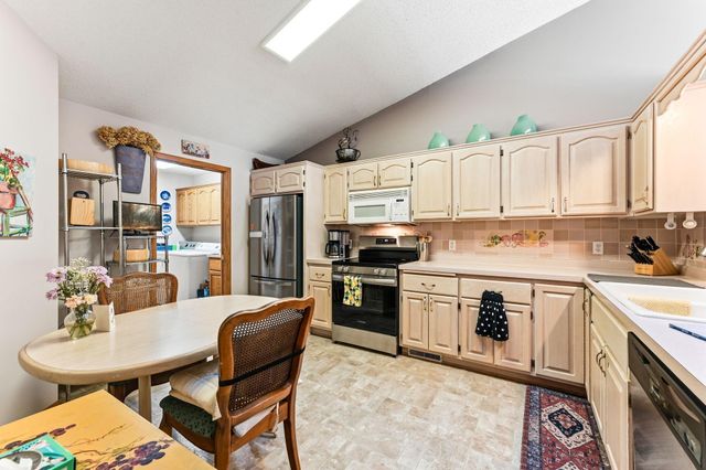 6742 Gretchen Lane N, Oakdale, MN 55128