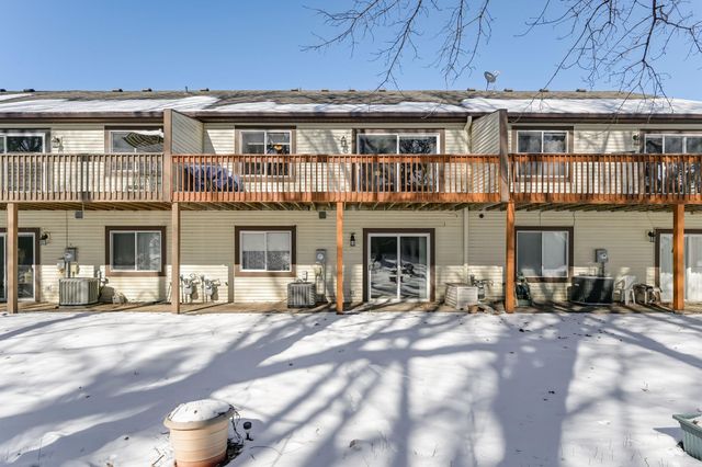 6742 Gretchen Lane N, Oakdale, MN 55128