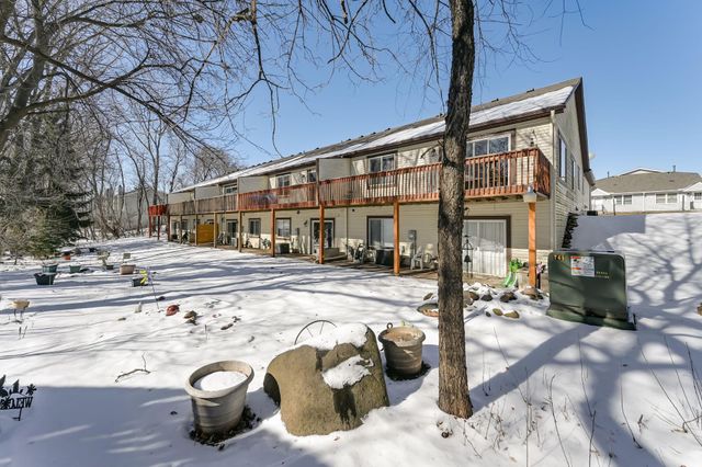 6742 Gretchen Lane N, Oakdale, MN 55128