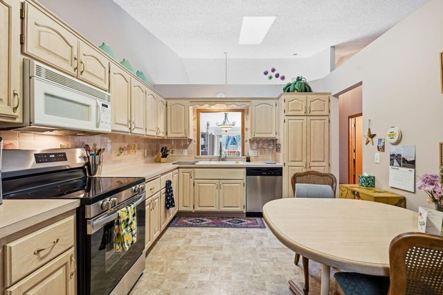 6742 Gretchen Lane N, Oakdale, MN 55128