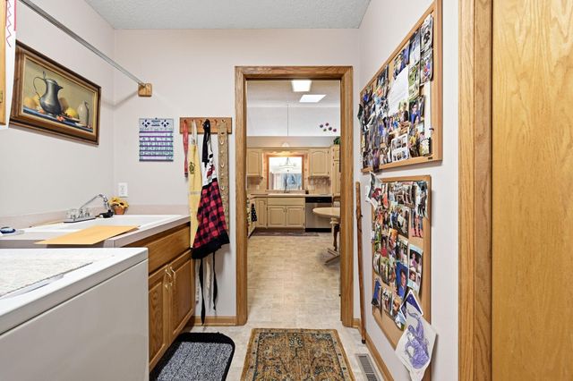 6742 Gretchen Lane N, Oakdale, MN 55128