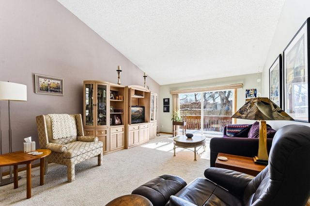 6742 Gretchen Lane N, Oakdale, MN 55128