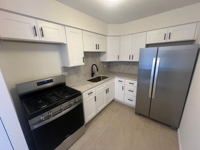 8541 Lotus Avenue 916, Skokie, IL 60077