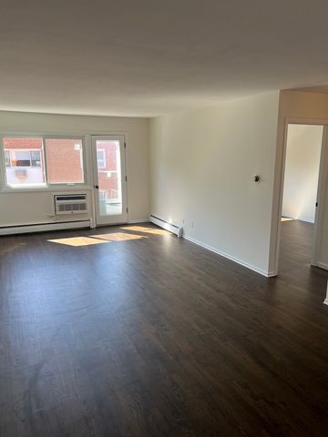 8541 Lotus Avenue 916, Skokie, IL 60077