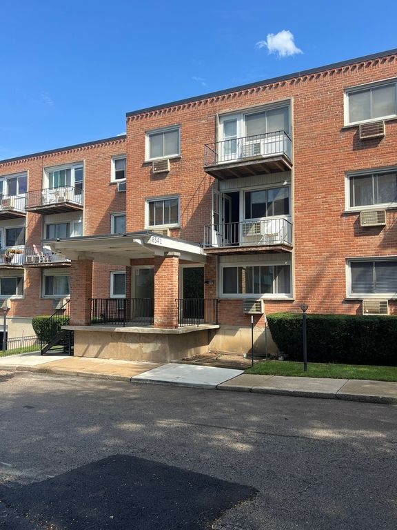 8541 Lotus Avenue 916, Skokie, IL 60077