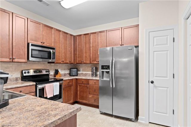 1665 Preston Woods Drive, Winston-salem, NC 27127