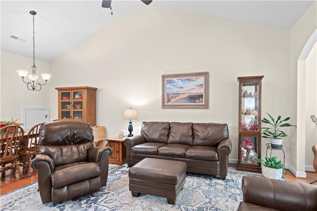 1665 Preston Woods Drive, Winston-salem, NC 27127