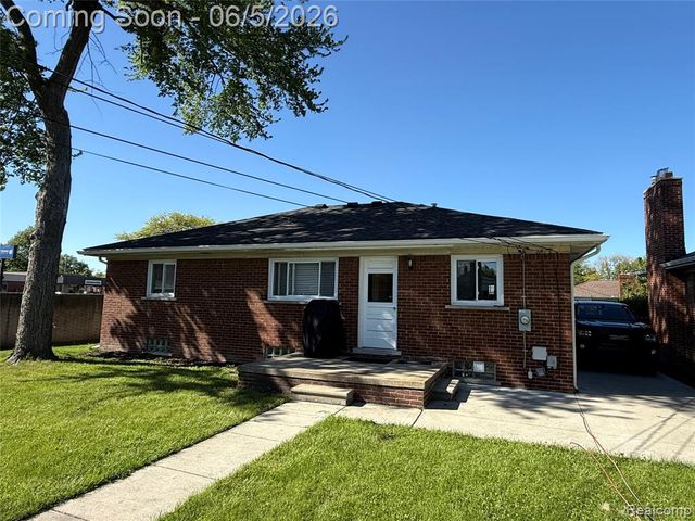 22306 Rosedale Street, Saint Clair Shores, MI 48080