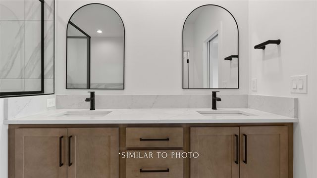 1394 S Auburn Place, West Des Moines, IA 50266