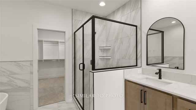 1394 S Auburn Place, West Des Moines, IA 50266