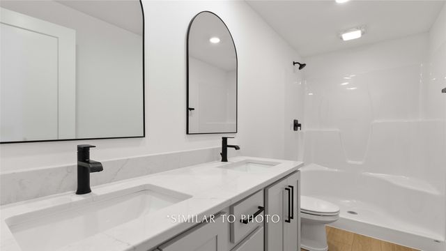 1394 S Auburn Place, West Des Moines, IA 50266