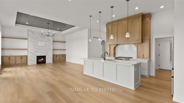 1394 S Auburn Place, West Des Moines, IA 50266