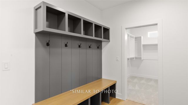 1394 S Auburn Place, West Des Moines, IA 50266