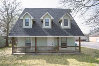 704 S Dewey Avenue, Sherman, TX 75090