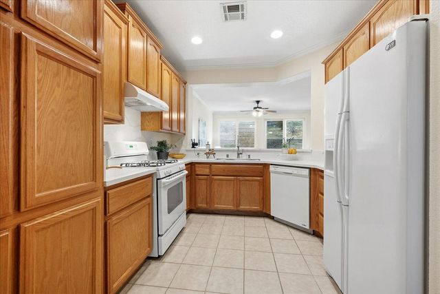 384 Lone Spur Dr, Folsom, CA 95630