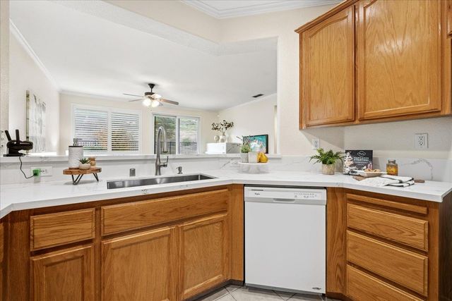 384 Lone Spur Dr, Folsom, CA 95630