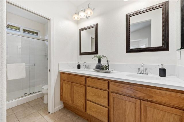 384 Lone Spur Dr, Folsom, CA 95630