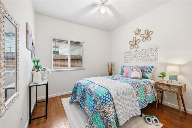 384 Lone Spur Dr, Folsom, CA 95630