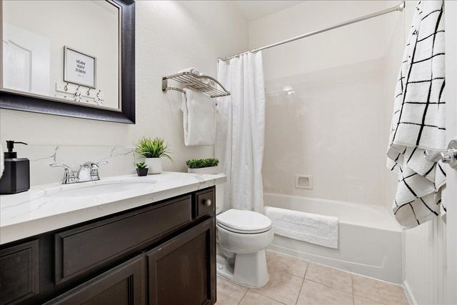 384 Lone Spur Dr, Folsom, CA 95630