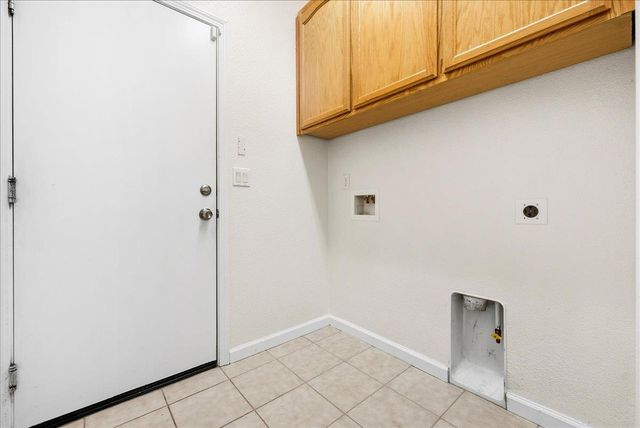 384 Lone Spur Dr, Folsom, CA 95630