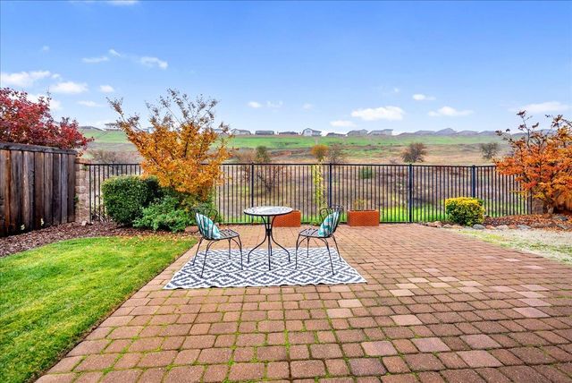 384 Lone Spur Dr, Folsom, CA 95630