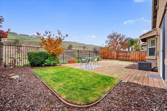 384 Lone Spur Dr, Folsom, CA 95630