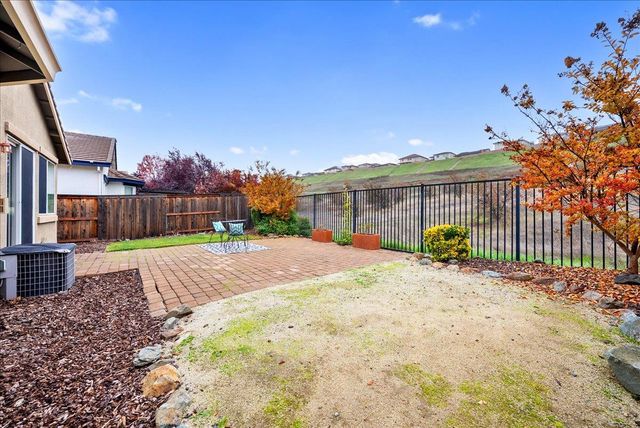 384 Lone Spur Dr, Folsom, CA 95630