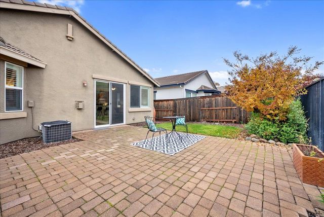 384 Lone Spur Dr, Folsom, CA 95630
