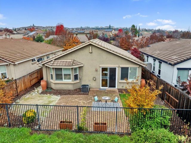 384 Lone Spur Dr, Folsom, CA 95630