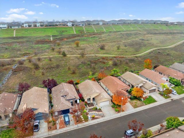 384 Lone Spur Dr, Folsom, CA 95630