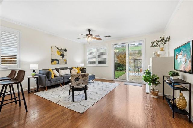 384 Lone Spur Dr, Folsom, CA 95630