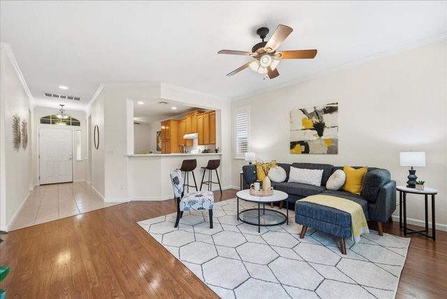 384 Lone Spur Dr, Folsom, CA 95630